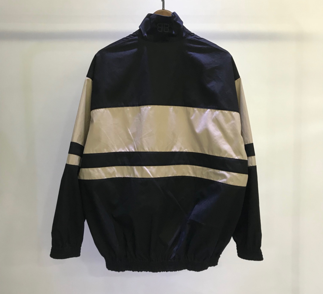 バレンシアガ「Balenciaga」‌カラージャケット