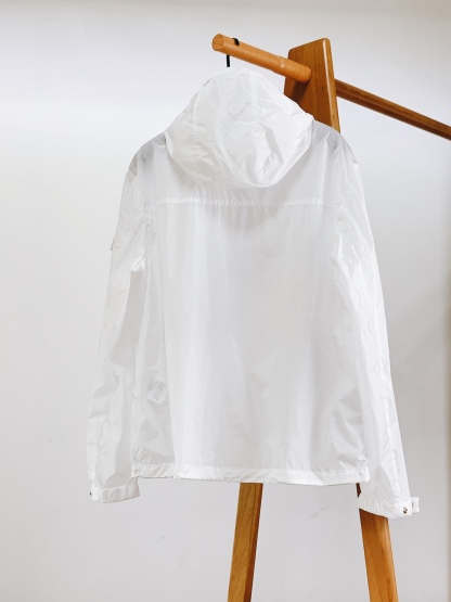 モンクレール「Moncler」 ウォータープルーフ フード付きジャケット