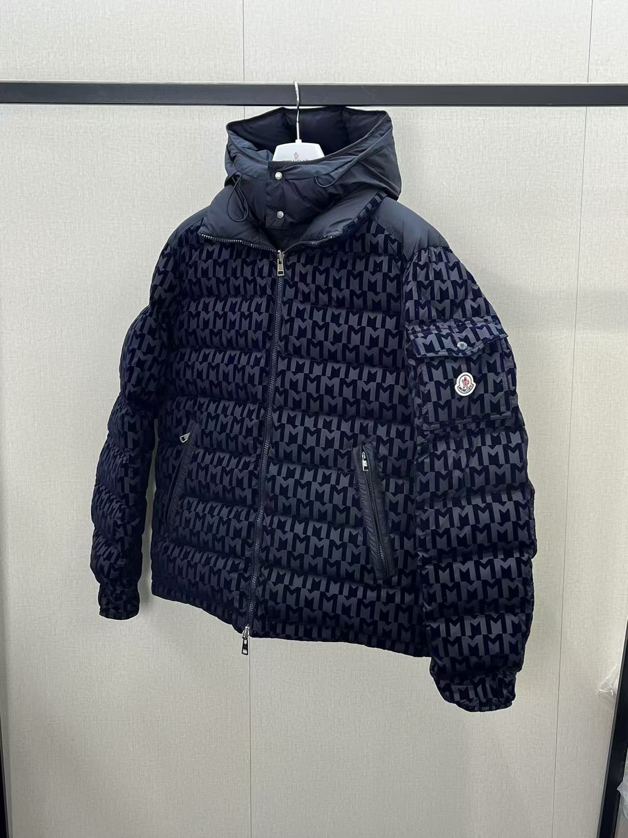 モンクレール「Moncler」マットマヤ リバーシブル ショートダウンジャケット