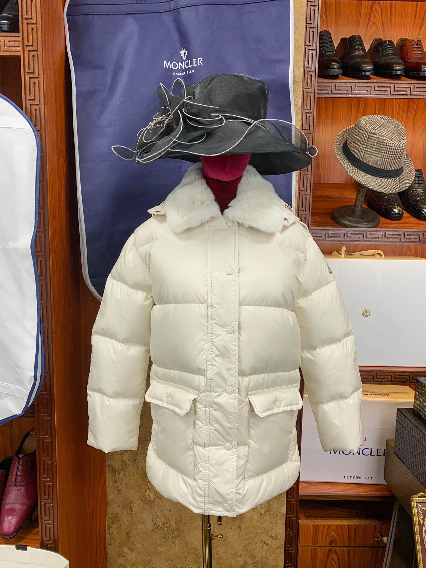 モンクレール「Moncler」 2025秋冬 タッチードファー ダウンブルゾン