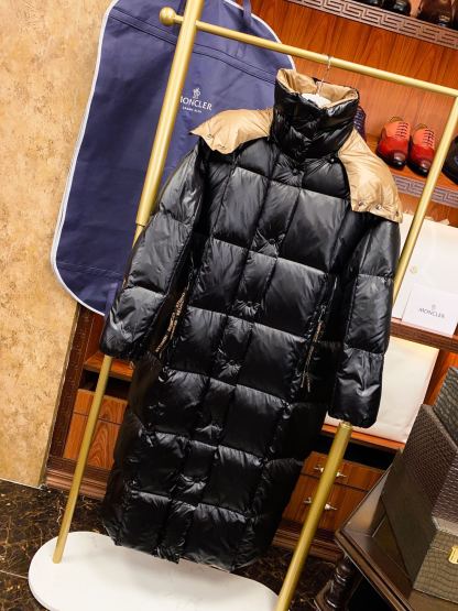 モンクレール「Moncler」ミドル丈フード付きダウンジャケット