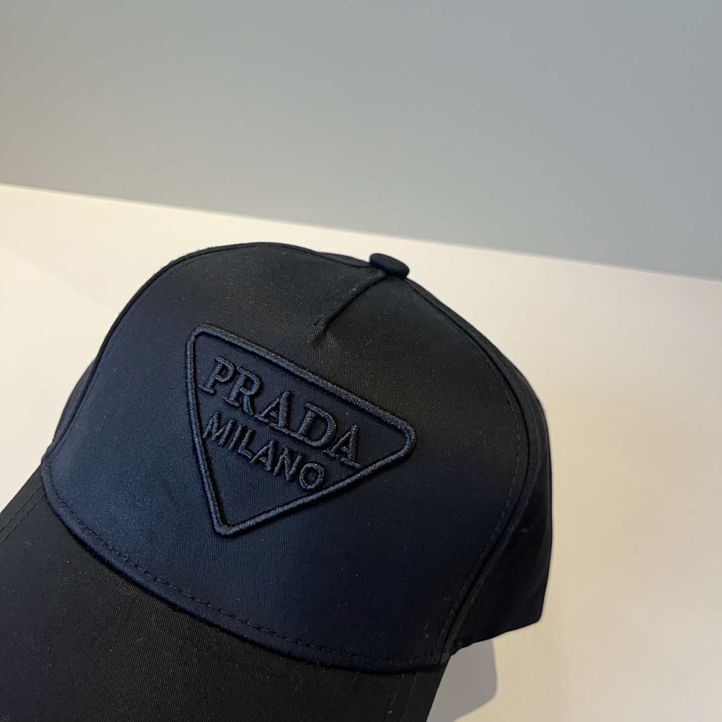 プラダ「Prada」ADA 新作クラシックキャップ