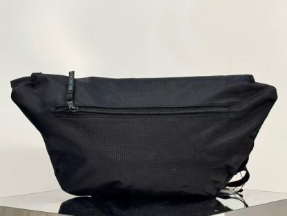 バレンシアガ「Balenciaga」CELINE TRIOMPHE ナイロン ウエストバッグ