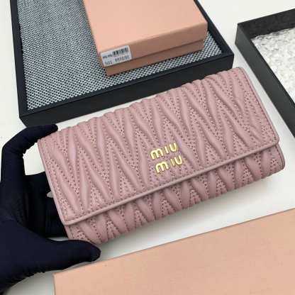 ミュウミュウ「Miu Miu」マテラッセレザー  折り長財布