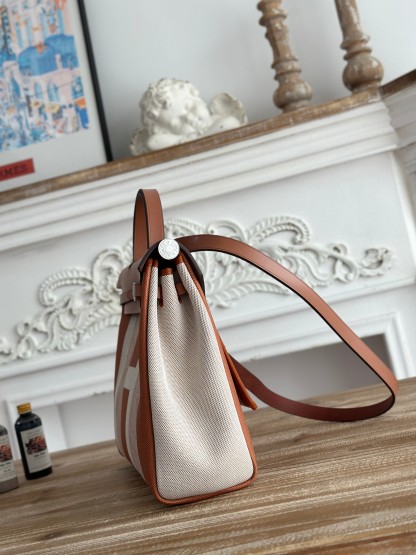 エルメス「Hermès」ハーバッグ ジップ31 鋲打ちトートバッグ「Herbag Zip 31 hobnailed」