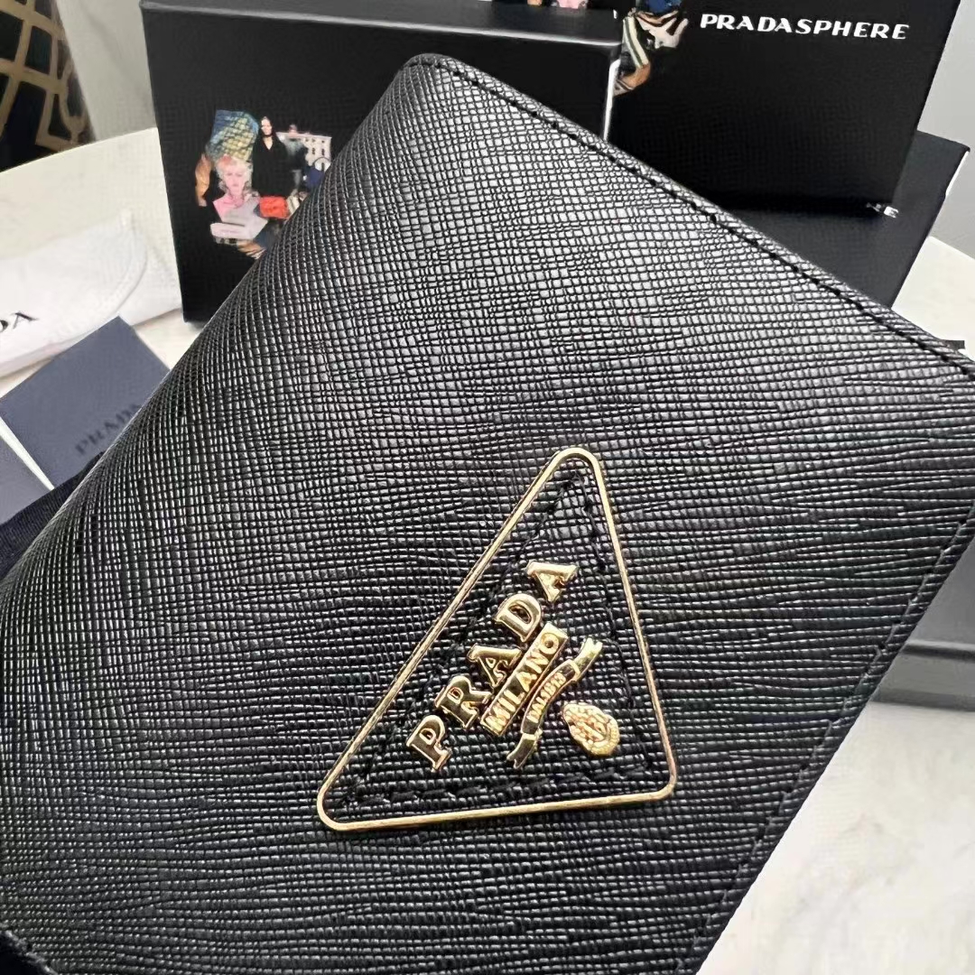 プラダ「Prada」メンズ ショートウォレット