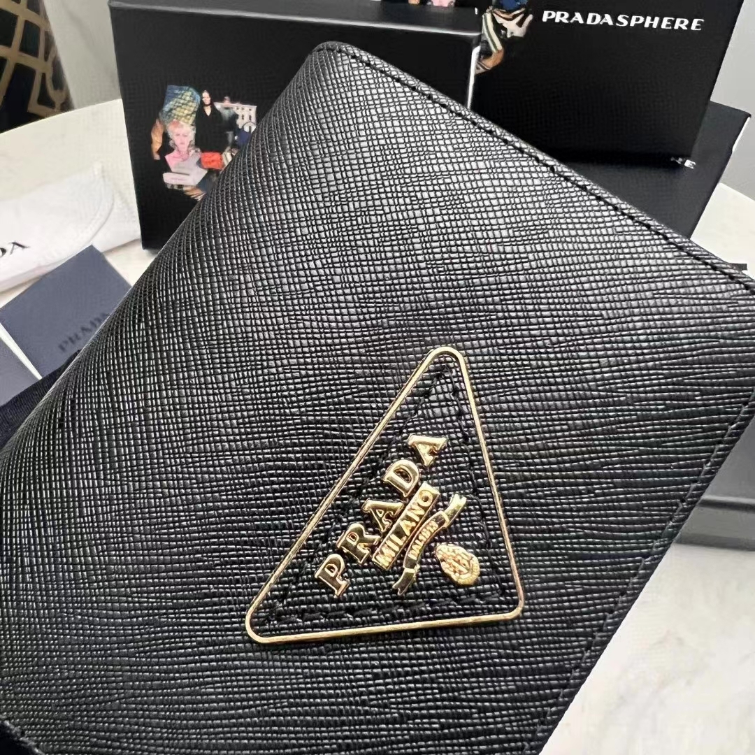 プラダ「Prada」メンズ ショートウォレット