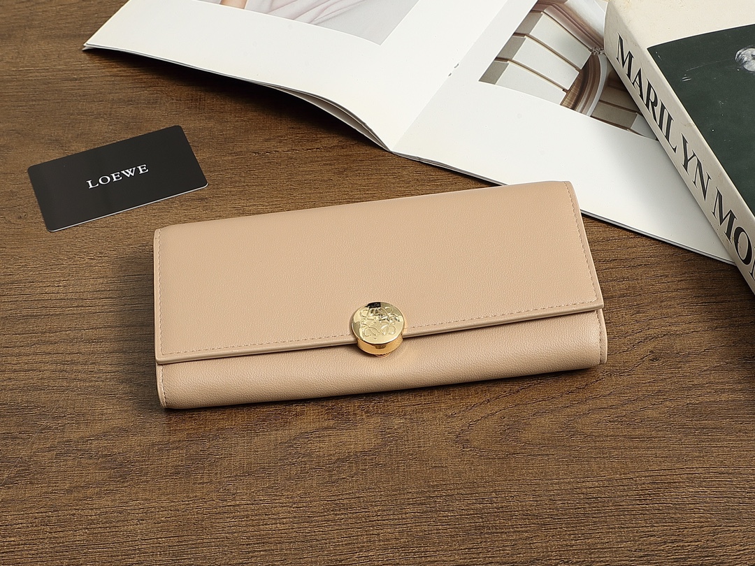 ロエベ「LOEWE」ぺブル バーティカル ウォレット スモール（シャイニーナパカーフ）