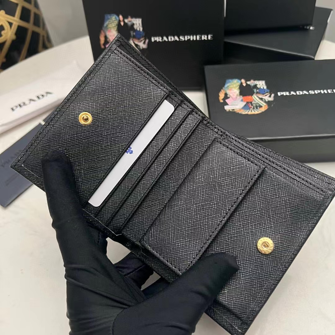 プラダ「Prada」メンズ ショートウォレット