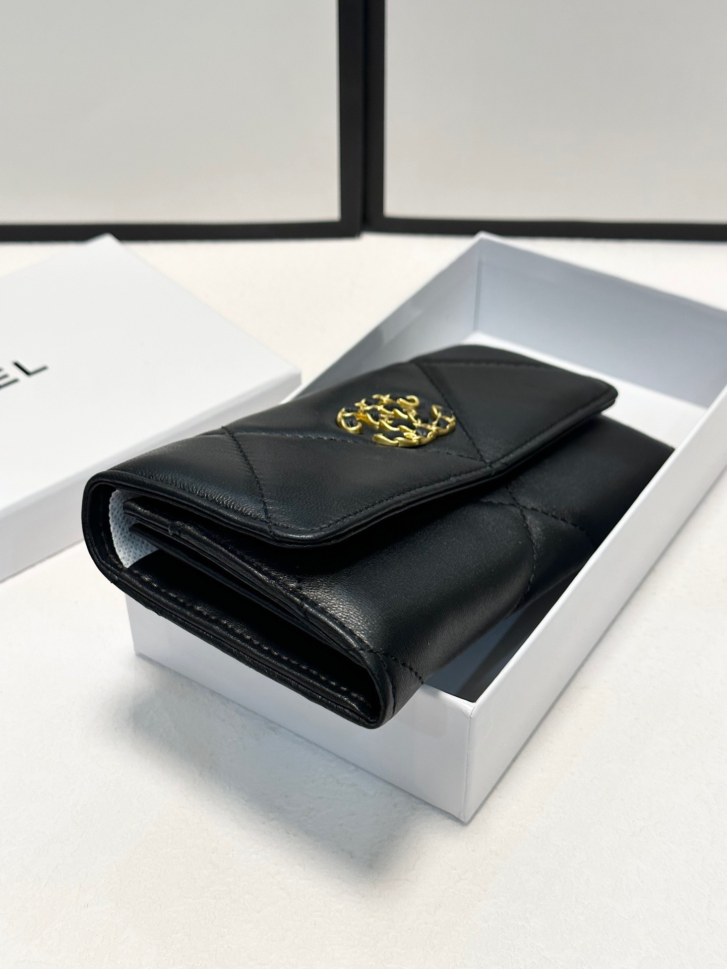 シャネル「Chanel」二つ折りレザーウォレット