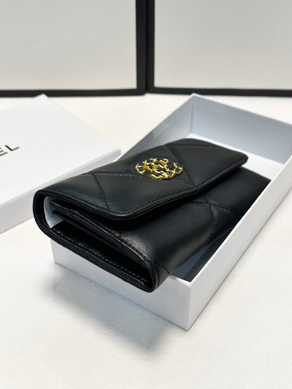 シャネル「Chanel」二つ折りレザーウォレット