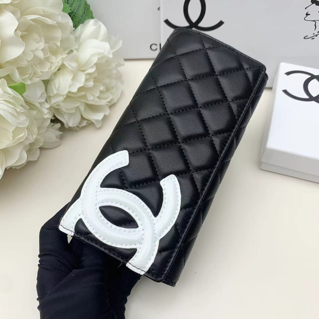 シャネル「Chanel」二つ折りレザーウォレット