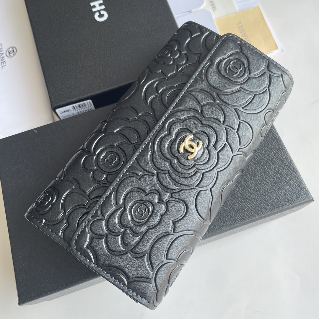 シャネル「Chanel」二つ折りレザーウォレット