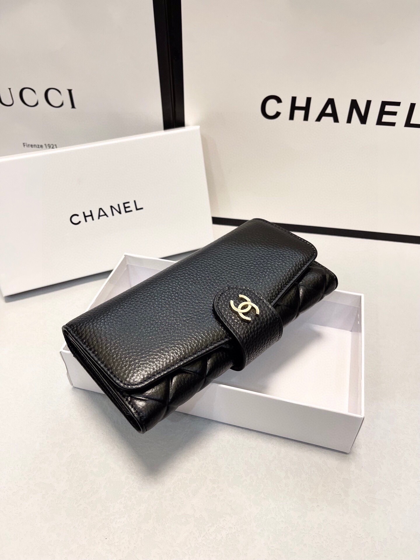 シャネル「Chanel」三つ折りレザーウォレット