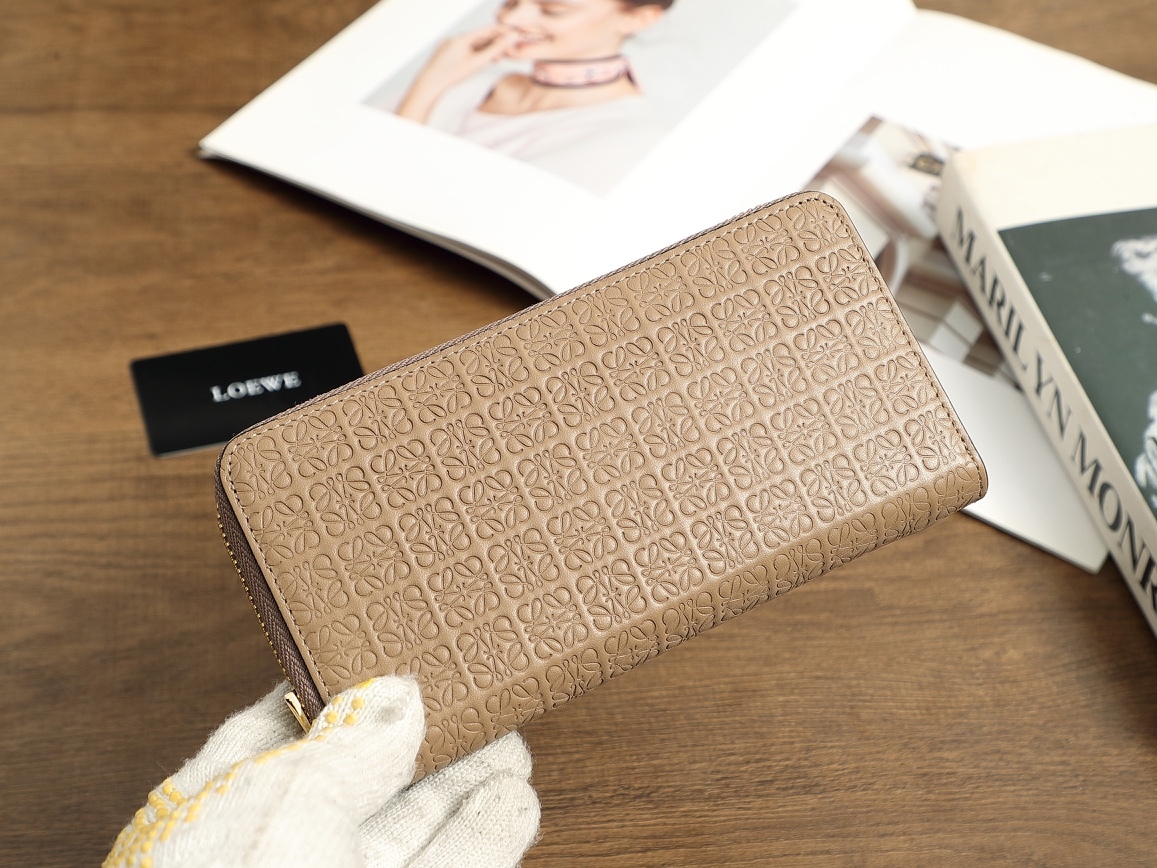 ロエベ「LOEWE」ジッパー付き財布 5色