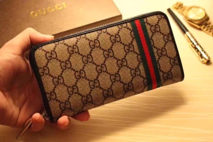 グッチ「Gucci」シグネチャー レザー ウェブ ジップアラウンドウォレット
