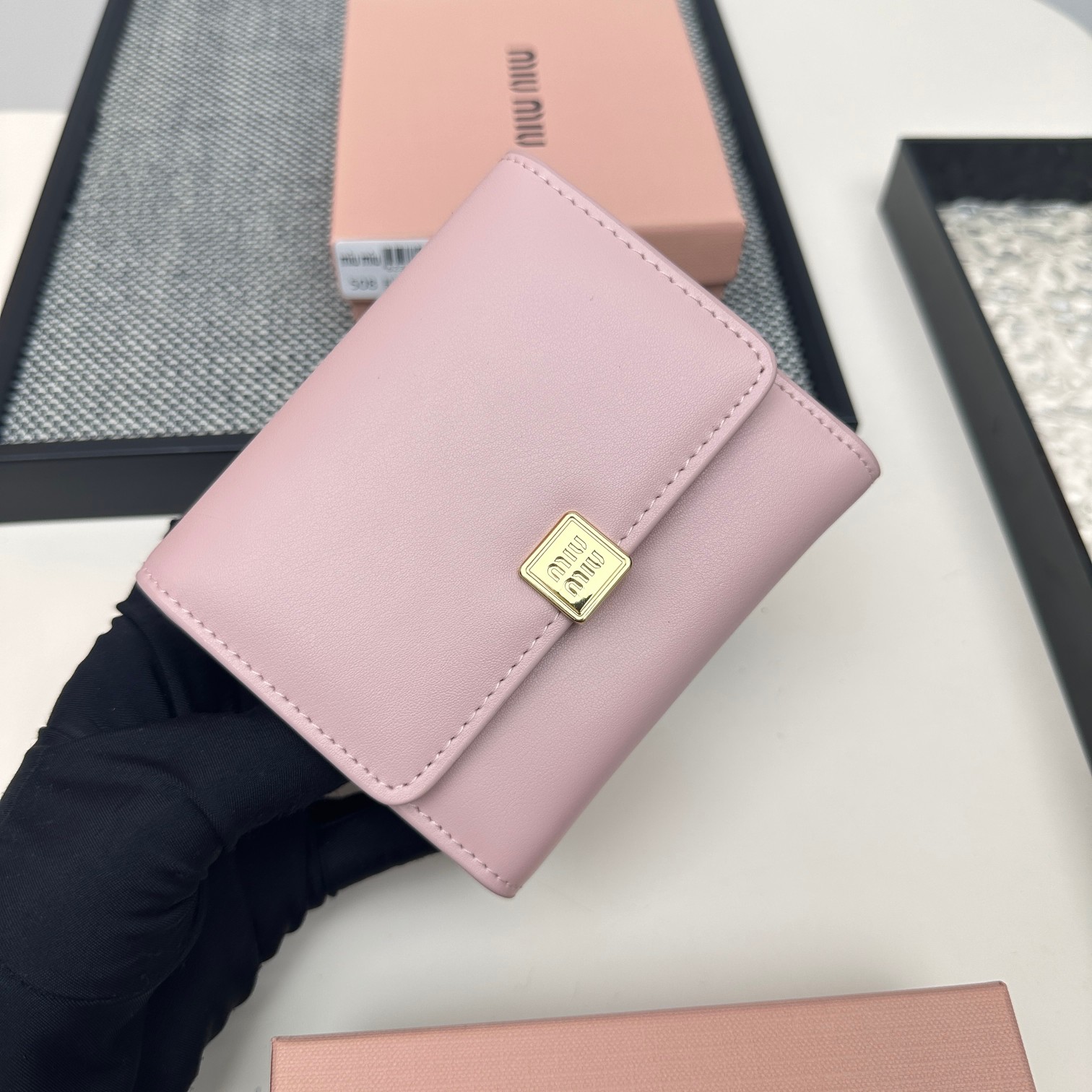 ミュウミュウ「Miu Miu」多機能二つ折りスモールウォレット