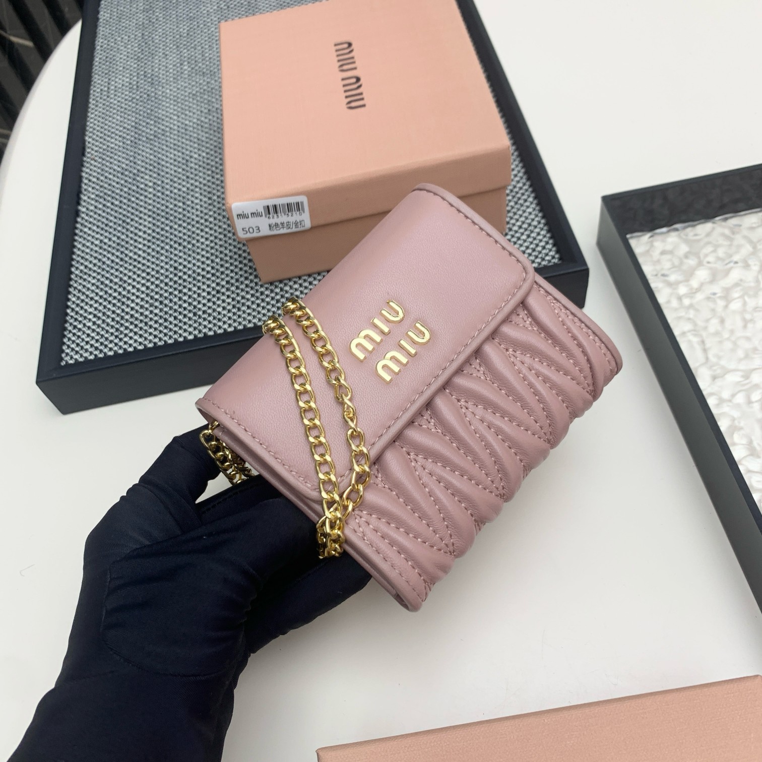 ミュウミュウ「Miu Miu」マテラッセレザー ジップアラウンド 折り財布