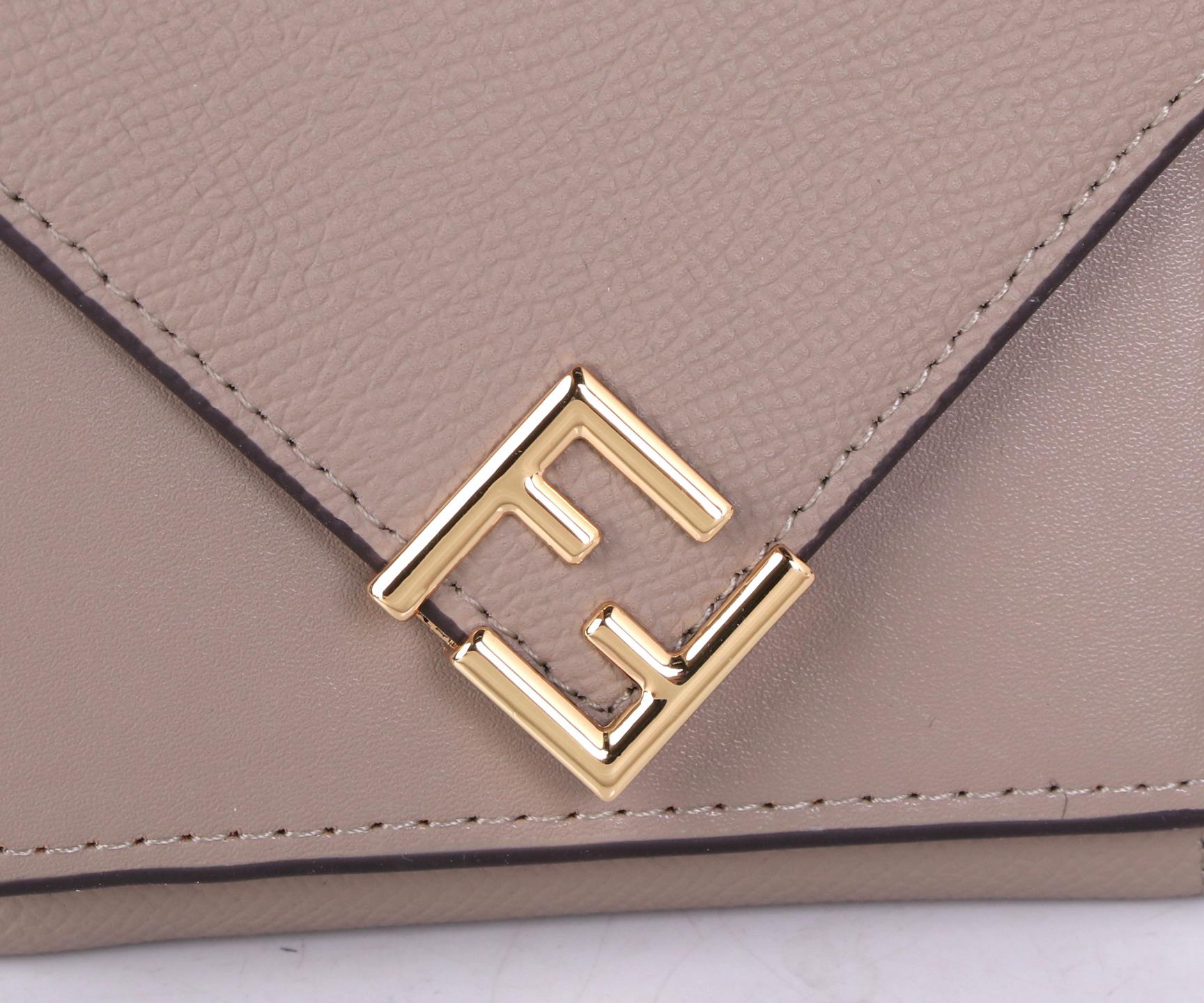 フェンディ「Fendi」FFダイヤモンド財布