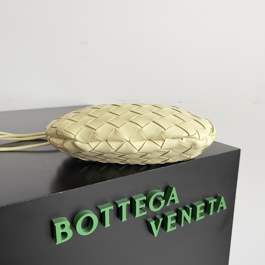 ボッテガ・ヴェネタ「Bottega Veneta」 ミニ サーディンバッグ