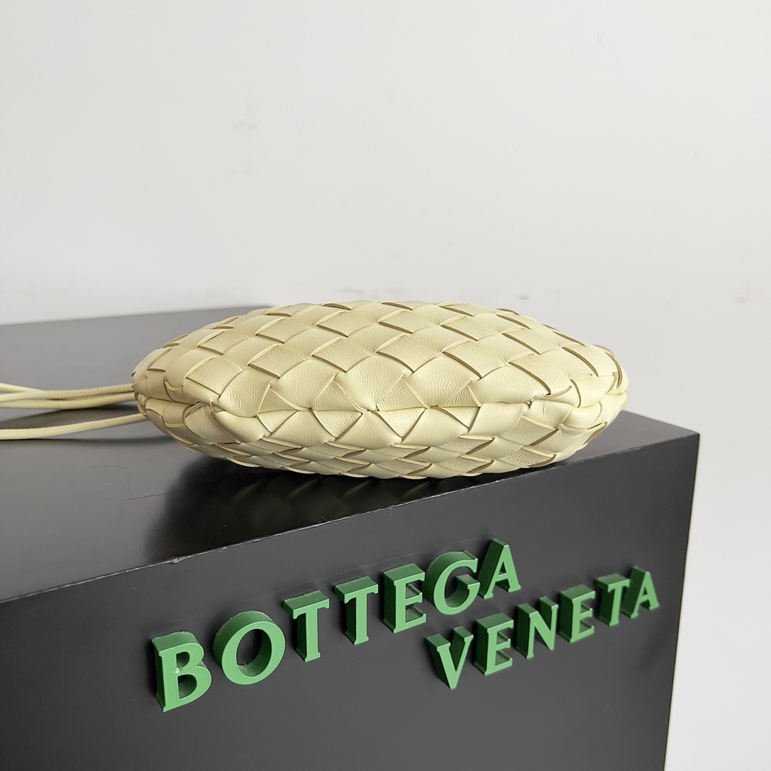ボッテガ・ヴェネタ「Bottega Veneta」 ミニ サーディンバッグ