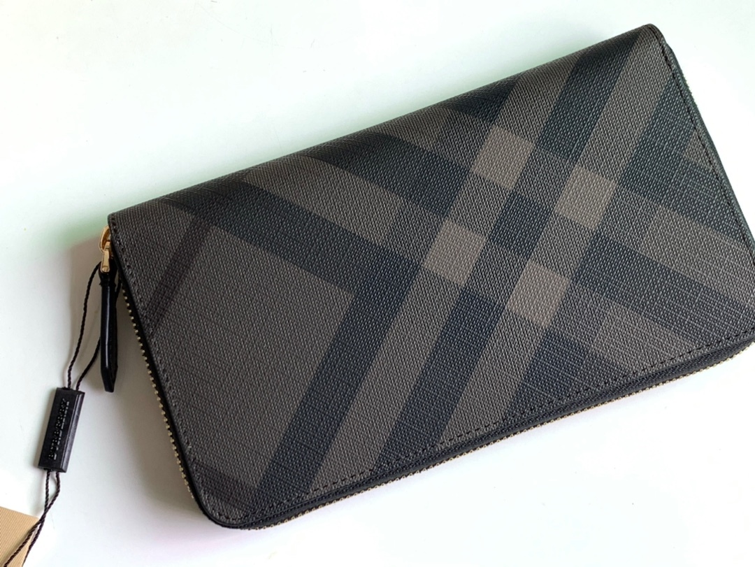バーバリー「Burberry」チェック柄 ラージジッパーウォレット