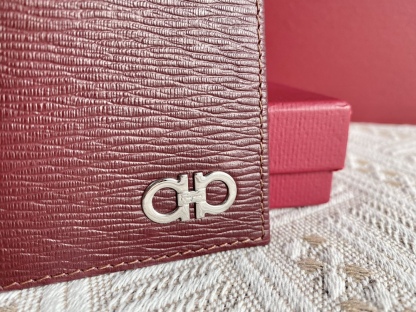 フェラガモ「Ferragamo」ニ コンパクトウォレット