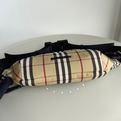 バーバリー「Burberry」ストリート 黄白ウエストバッグ