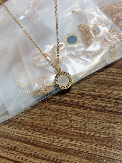 ブルガリ「Bvlgari」まどか餅白貝両面ネックレス40-45cm