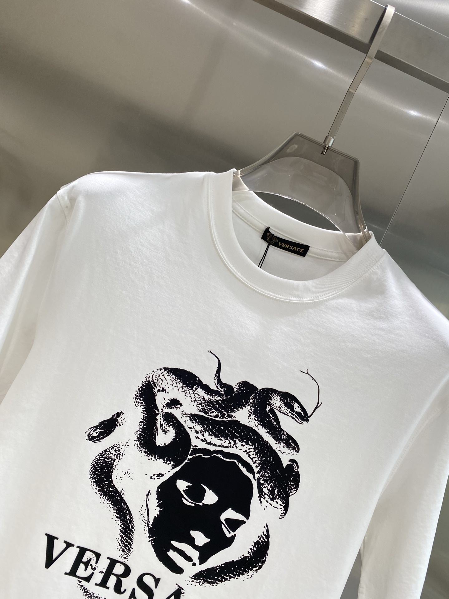 ヴェルサーチ「Versace」メドゥーサロゴ プリントTシャツ