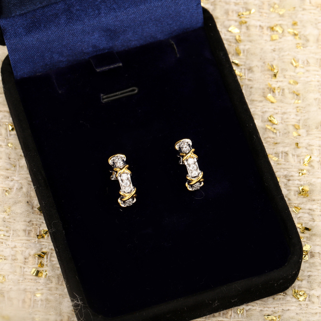 ティファニー「Tiffany & Co.」 T クロスピアス