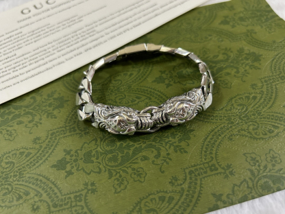 グッチ「Gucci」 ディオニュソス ダブルタイガーヘッド ブレスレット