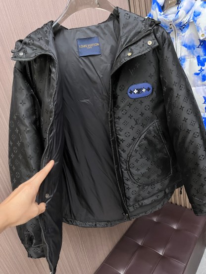 ルイ・ヴィトン「Louis Vuitton」‌ MONOGRAM PILLOW ダウンジャケット