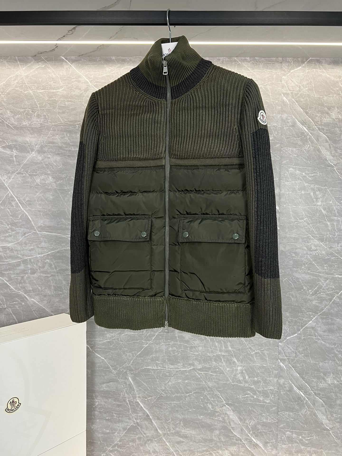 カナダグース「Canada Goose」Cardigan ストライプニットダウンジャケット