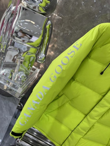 カナダグース「Canada Goose」ユニセックス リフレクティブダウンジャケット