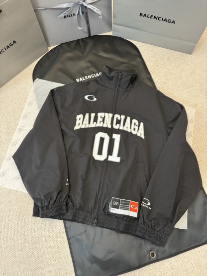 バレンシアガ「Balenciaga」‌バスケットボールコレクション 01 スポーツジャケット