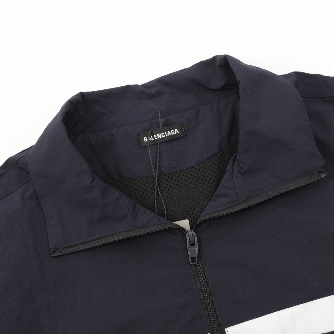 バレンシアガ「Balenciaga」BLCGコラージュアルファベットプリントジャケットポンチョ