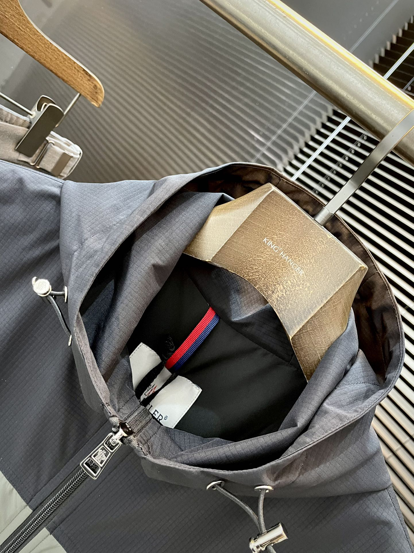 モンクレール「Moncler」最新春と秋のおしゃれなフードジャケット