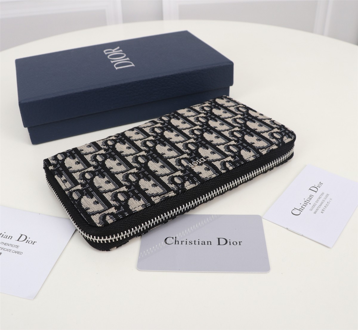 ディオール「Dior」ロングジップウォレット