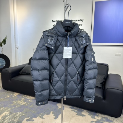 モンクレール「Moncler」スタンドカラー ダブルジップ ダウンジャケット