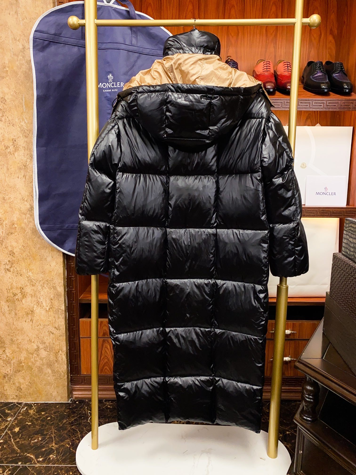 モンクレール「Moncler」ミドル丈フード付きダウンジャケット