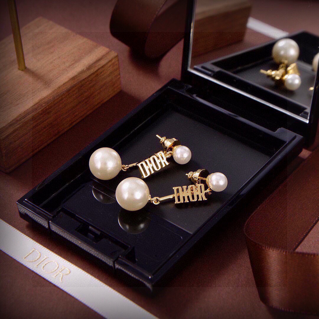 ディオール「Dior」トリバレス ピアス