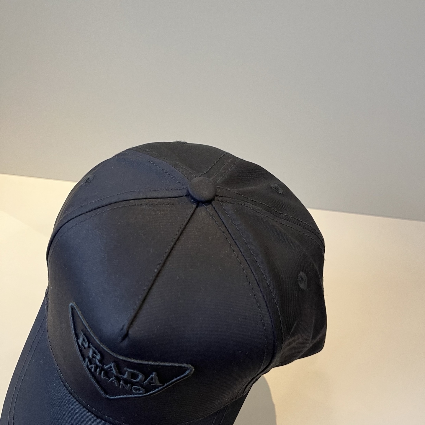 プラダ「Prada」ADA 新作クラシックキャップ