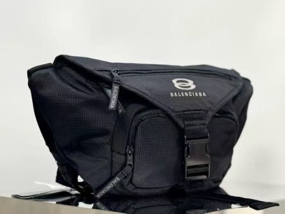 バレンシアガ「Balenciaga」CELINE TRIOMPHE ナイロン ウエストバッグ