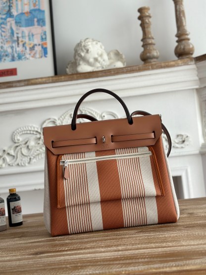 エルメス「Hermès」ハーバッグ ジップ31 鋲打ちトートバッグ「Herbag Zip 31 hobnailed」