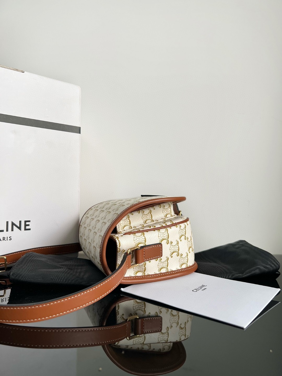 セリーヌ「Celine」FOLCO TRIOMPHE CANVAS サドルバッグ