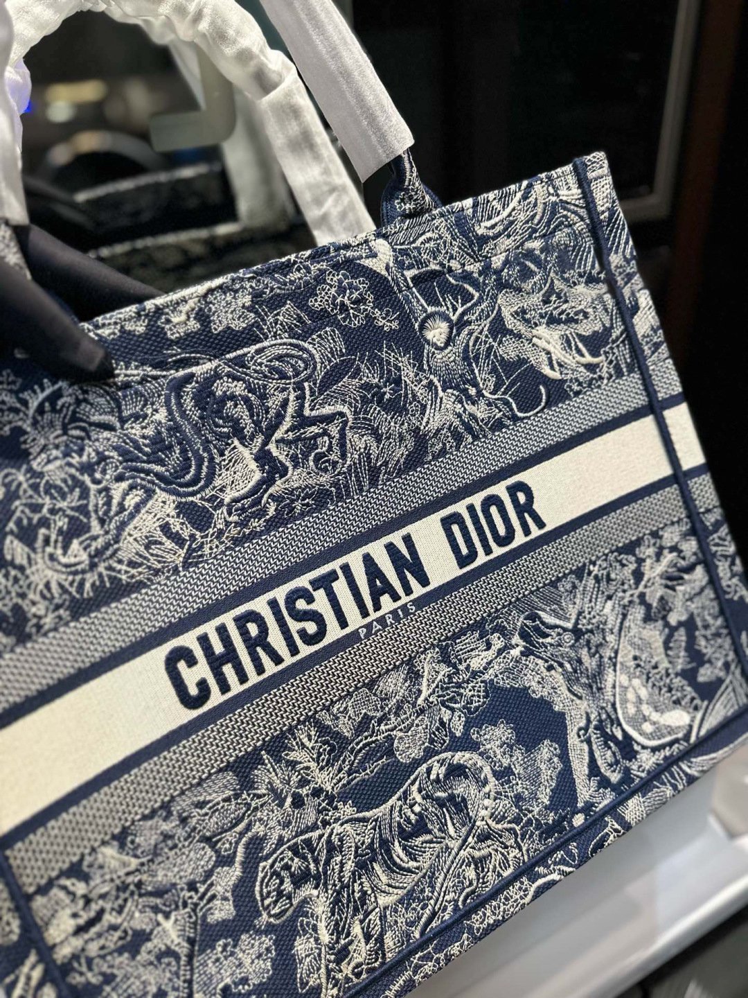ディオール Dior Book Tote バッグ スモール、ミディアム、ラージの3つのサイズ