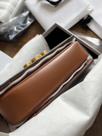 セリーヌ「Celine」TRIOMPHE モノグラム ボックス バッグ