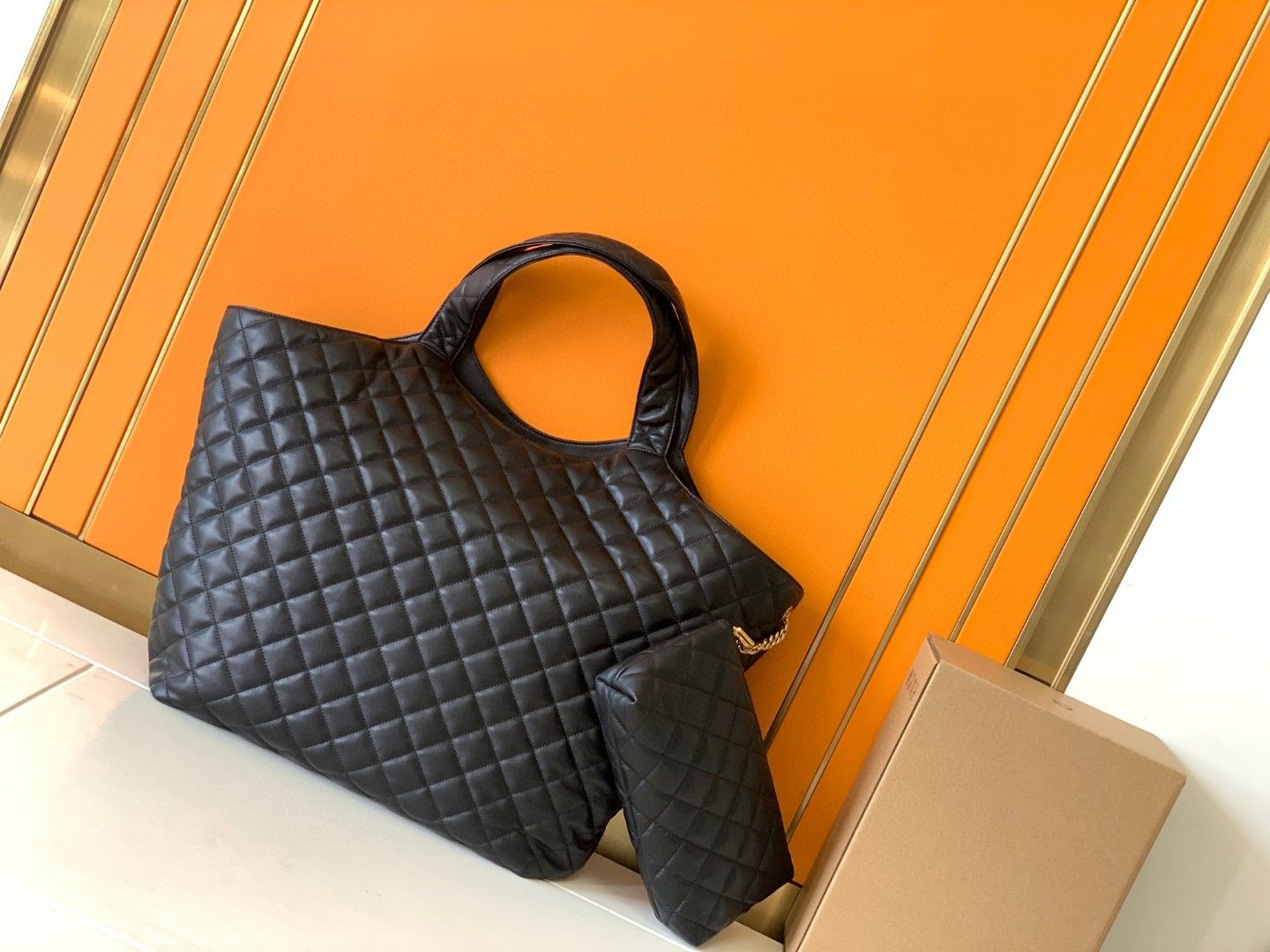 サンローラン「Saint Laurent」ICARE MAXI SHOPPING BAG マキシ