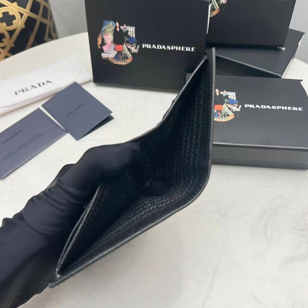 プラダ「Prada」メンズ ショートウォレット